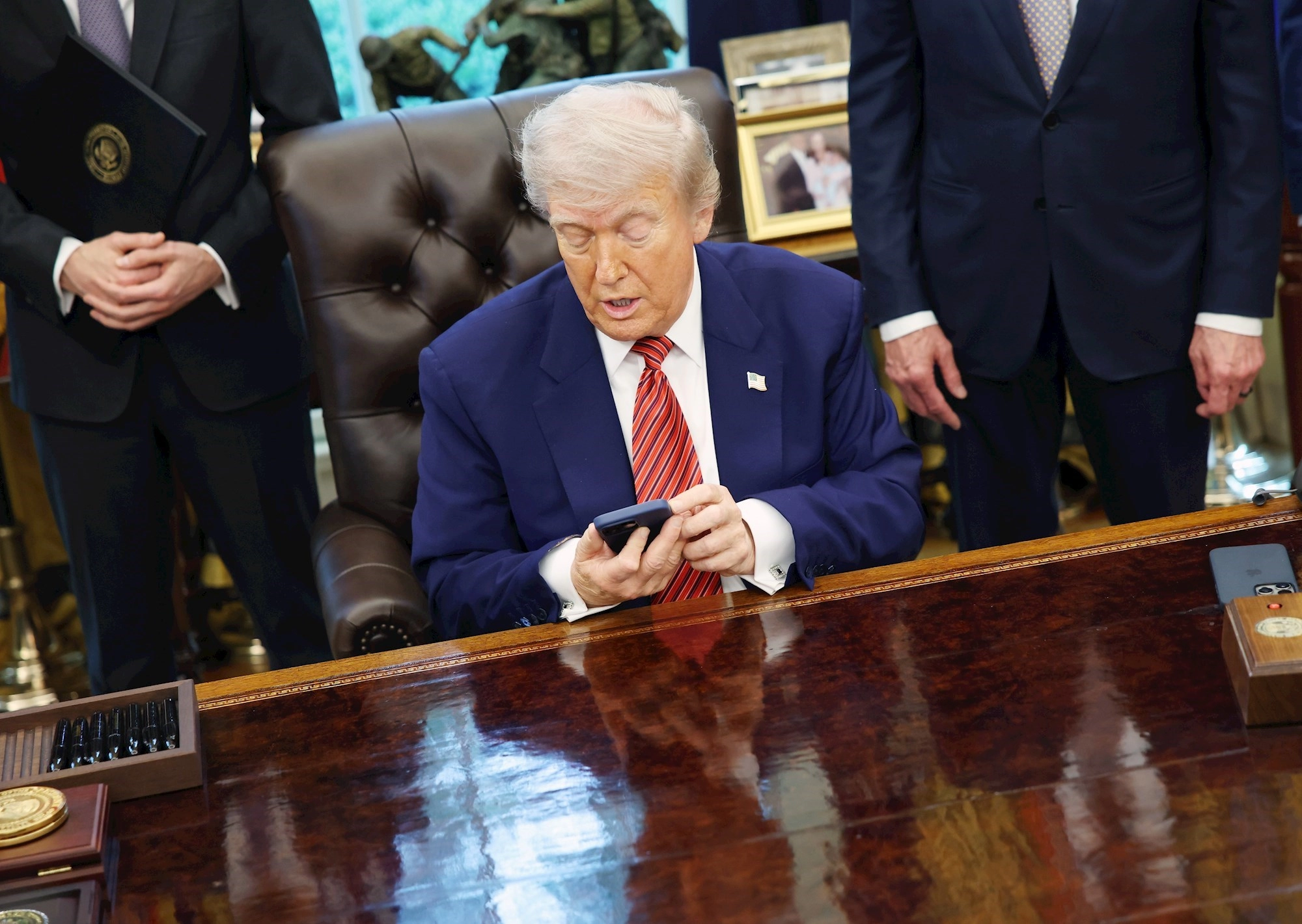 Trump nikad ne prekida poziv: Bizarni telefonski rituali američkog predsjednika